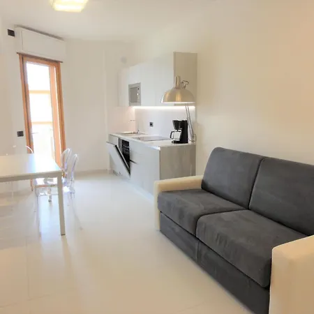 Very Comfortable Seafront Lejlighed