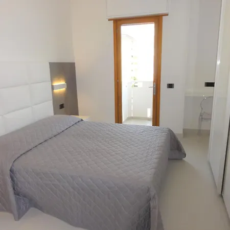 Very Comfortable Seafront Daire