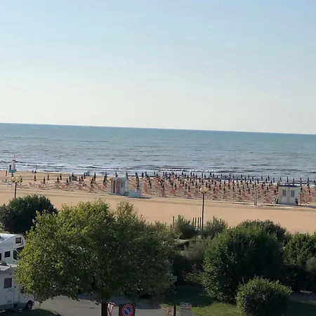 Very Comfortable Seafront Daire