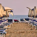 Very Comfortable Seafront Appartamento Bibione