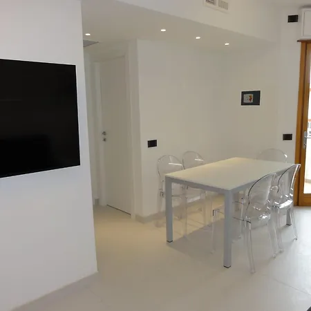 Very Comfortable Seafront * ביביונה