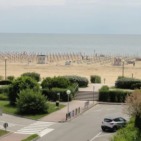 Very Comfortable Seafront Appartamento Bibione