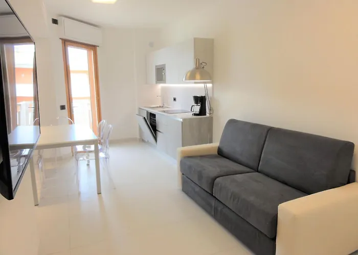 Very Comfortable Seafront Daire